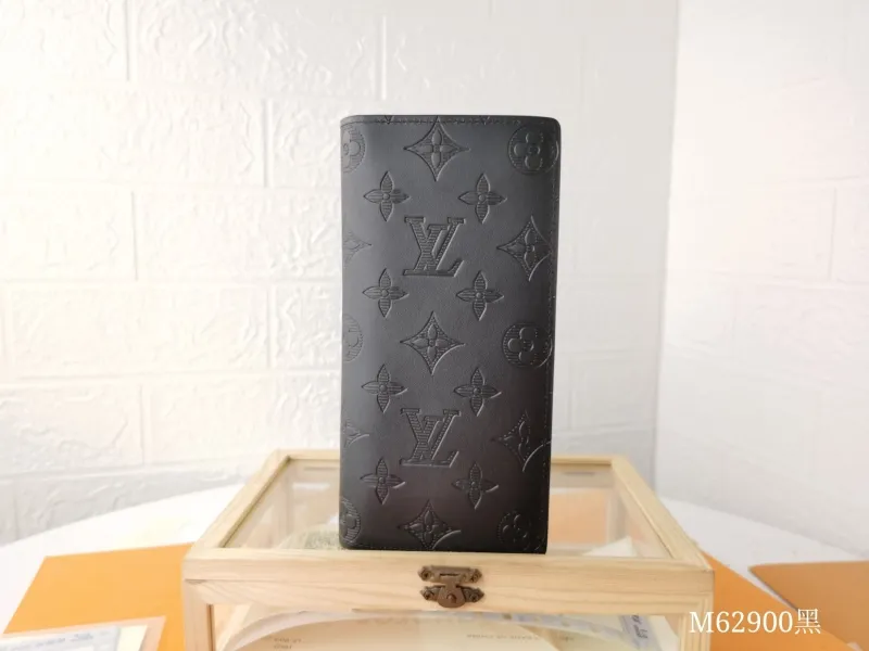 LV Wallets-1388