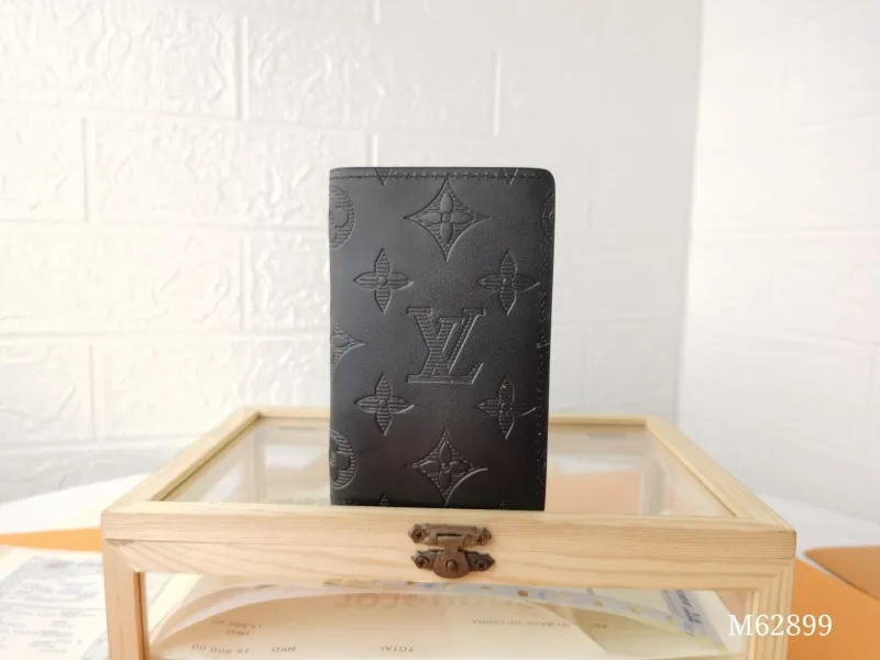 LV Wallets-1390