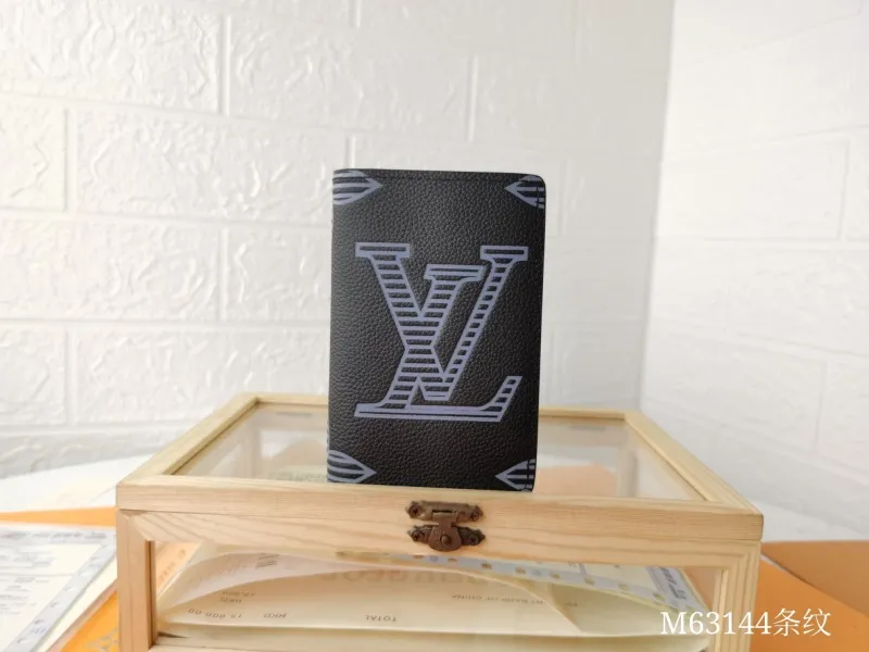 LV Wallets-1394
