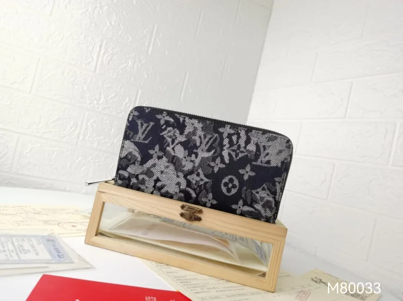 LV Wallets-1395