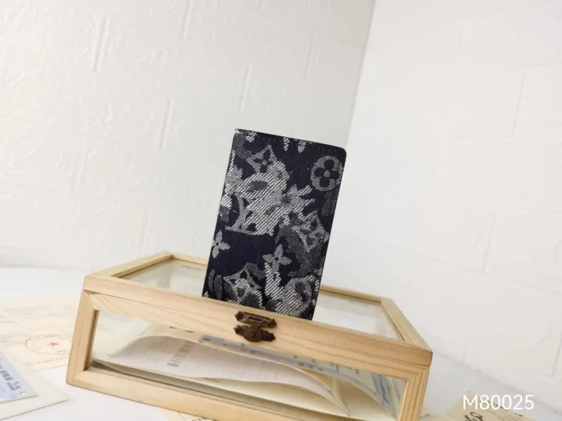 LV Wallets-1398