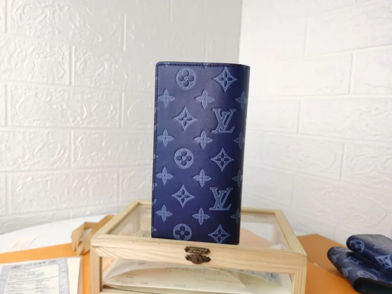 Alternative view of LV Wallets-1399
