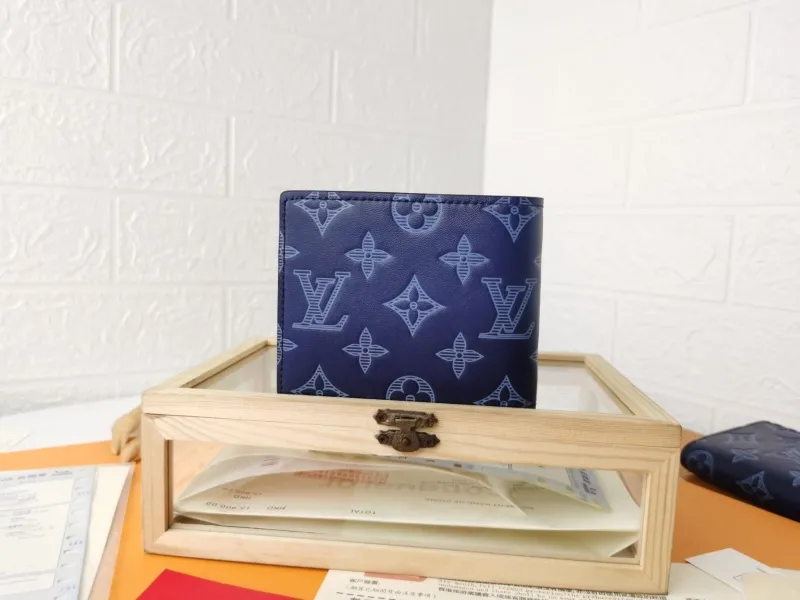 Alternative view of LV Wallets-1400