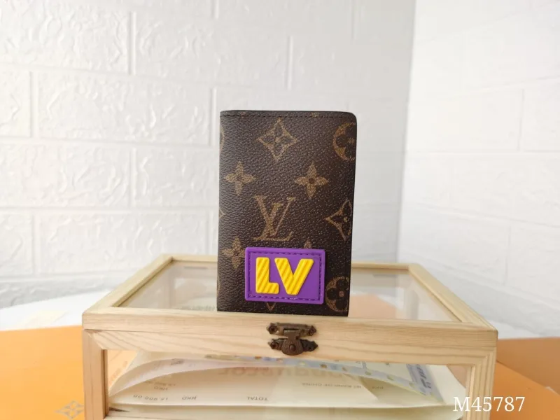 LV Wallets-1404