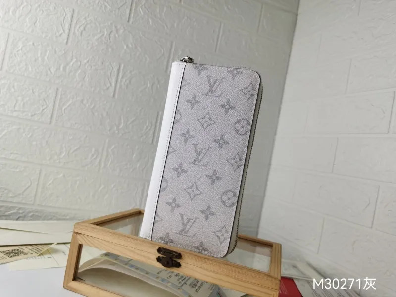 LV Wallets-1405