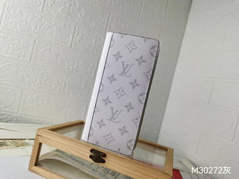 LV Wallets-1406