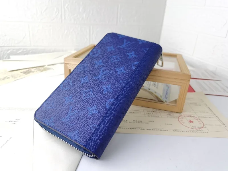 Alternative view of LV Wallets-1408