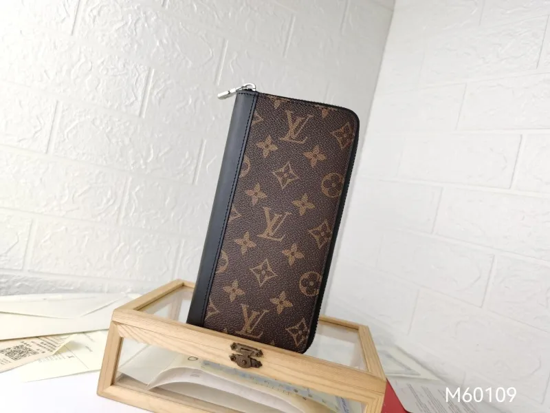 LV Wallets-1411