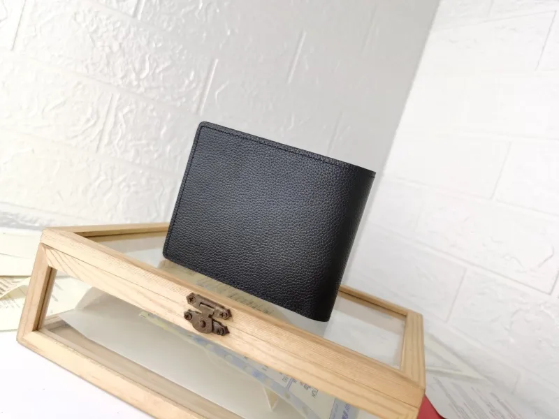 Alternative view of LV Wallets-1420