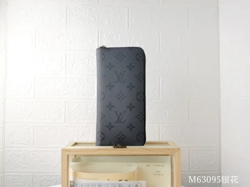 LV Wallets-1422