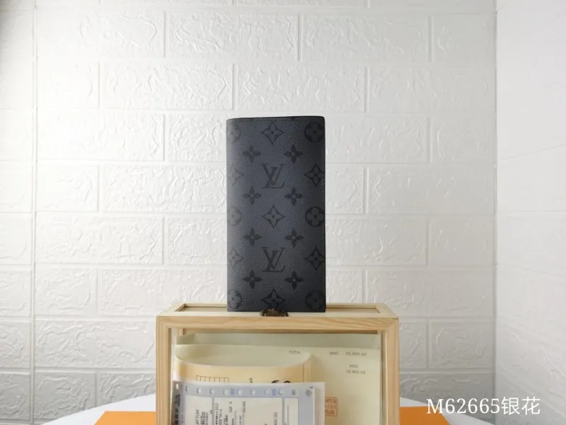 LV Wallets-1423