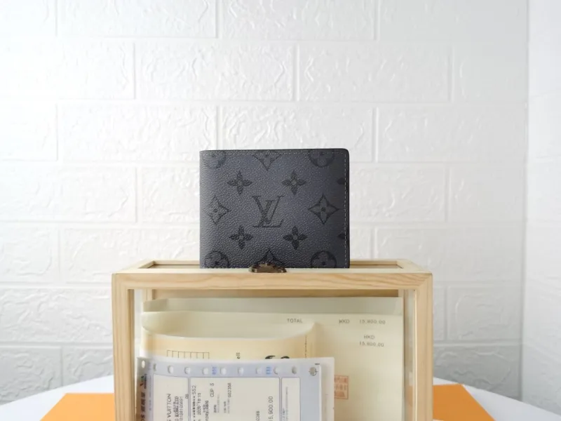 LV Wallets-1424