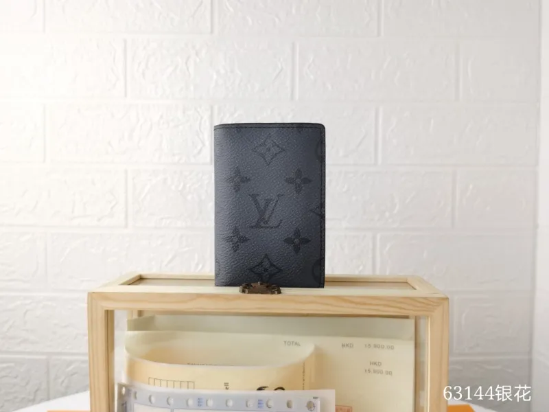 LV Wallets-1426