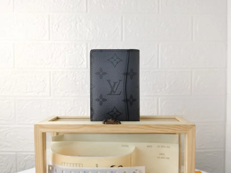 Alternative view of LV Wallets-1426