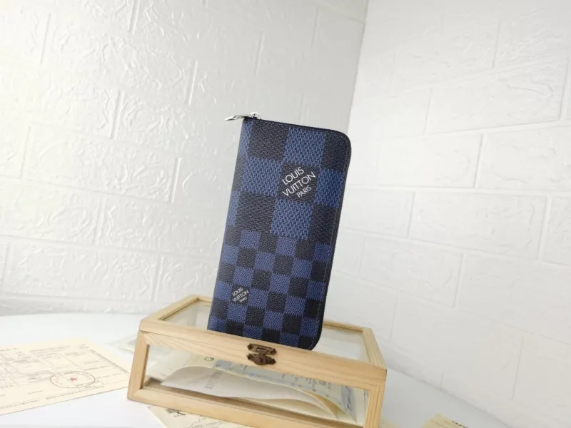 LV Wallets-1427
