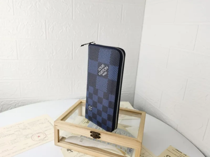 Alternative view of LV Wallets-1427