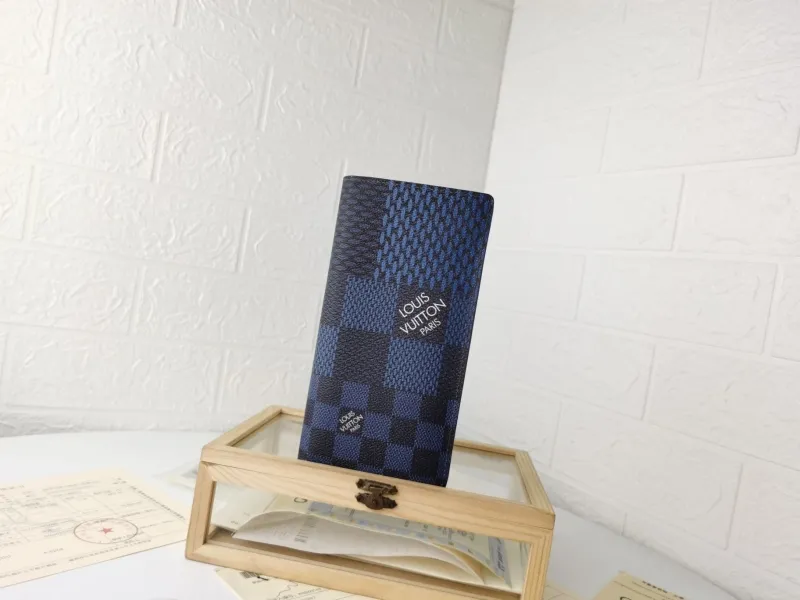 LV Wallets-1428