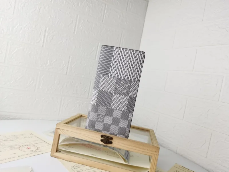 LV Wallets-1432