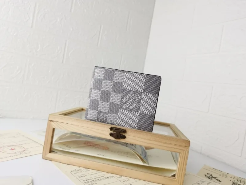 LV Wallets-1433