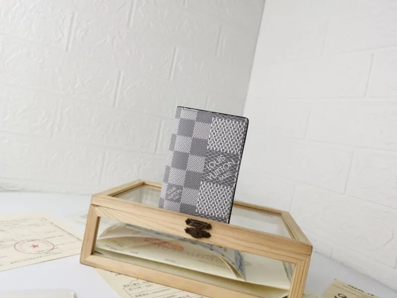 LV Wallets-1434