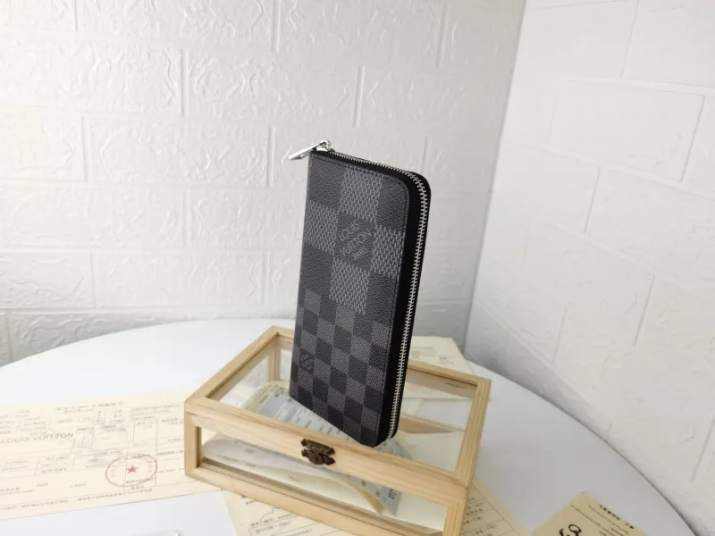 Alternative view of LV Wallets-1435