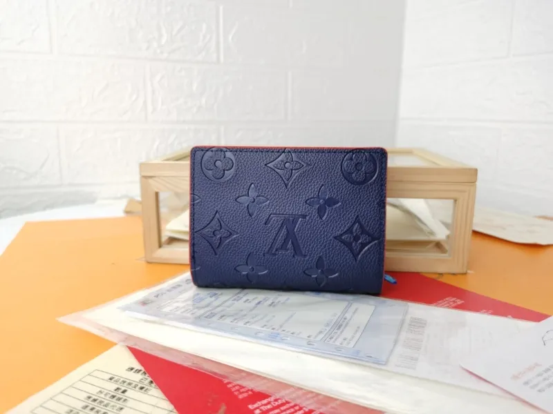 Alternative view of LV Wallets-1441