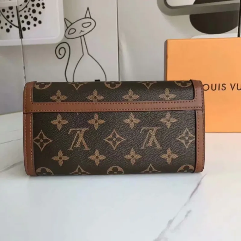 Alternative view of LV Wallets-1445