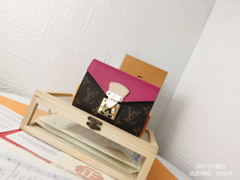 LV Wallets-1447