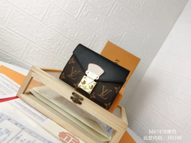 LV Wallets-1450