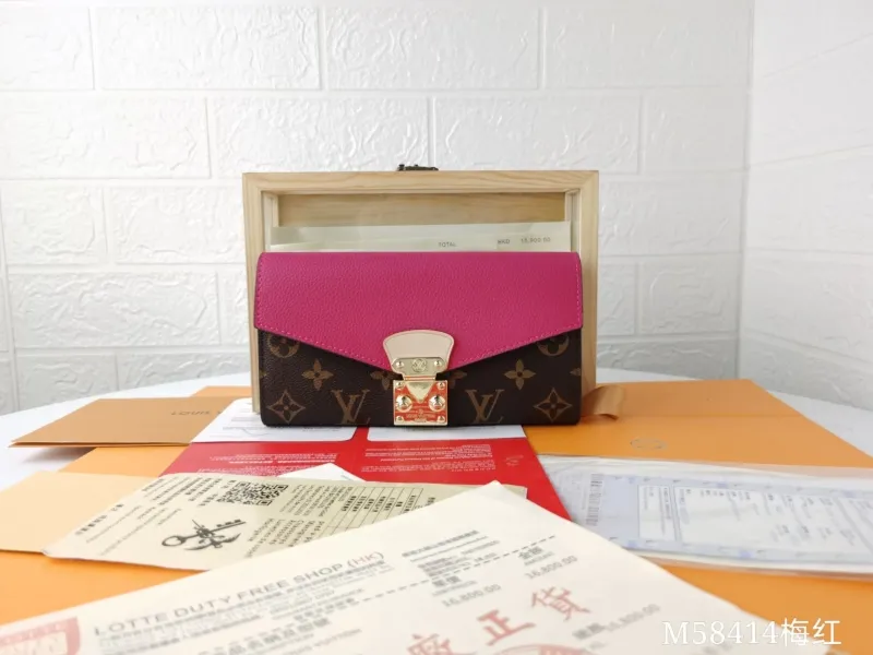 LV Wallets-1453