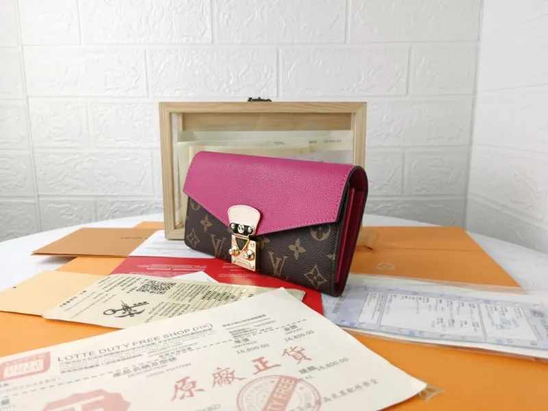 Alternative view of LV Wallets-1453