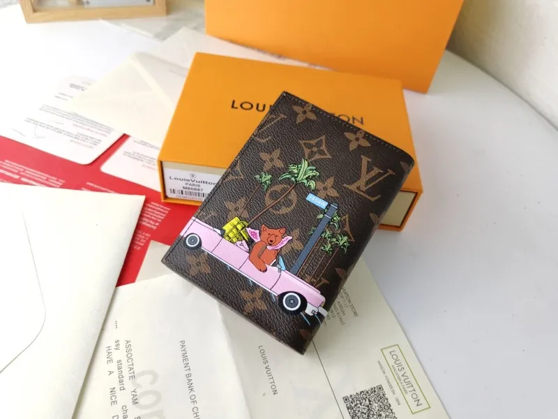 Alternative view of LV Wallets-1457