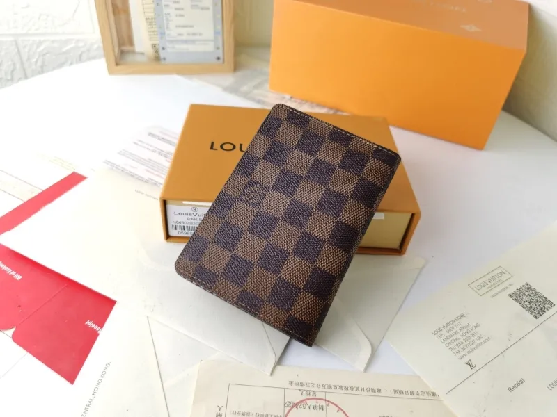 Alternative view of LV Wallets-1463