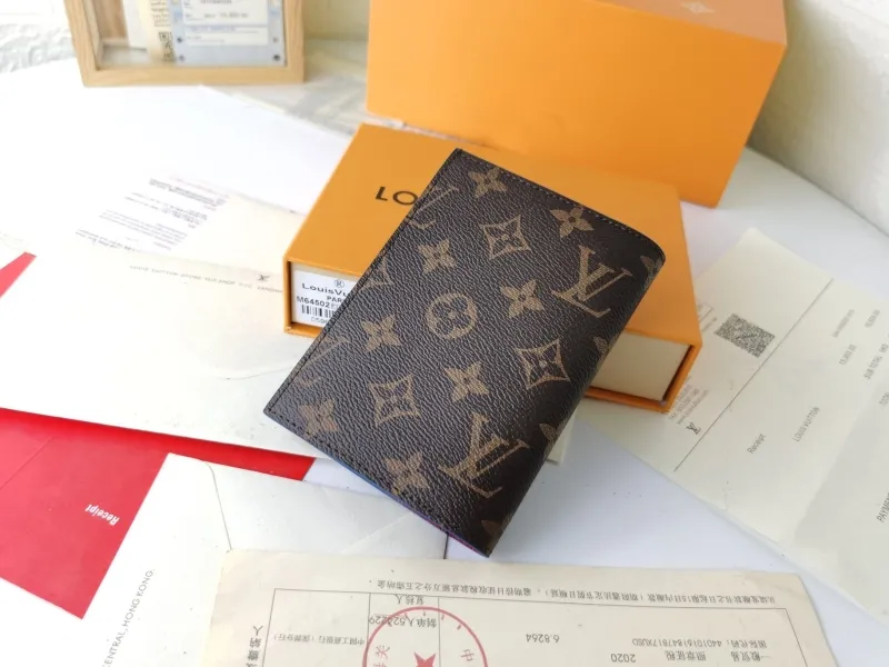 Alternative view of LV Wallets-1464
