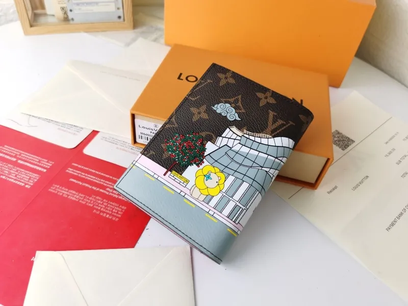 Alternative view of LV Wallets-1466