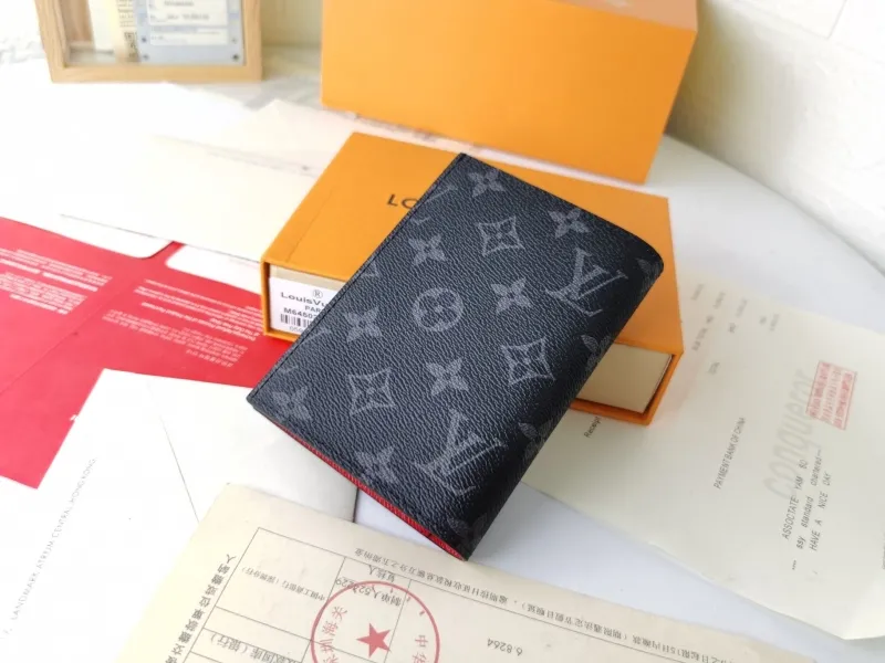 Alternative view of LV Wallets-1471