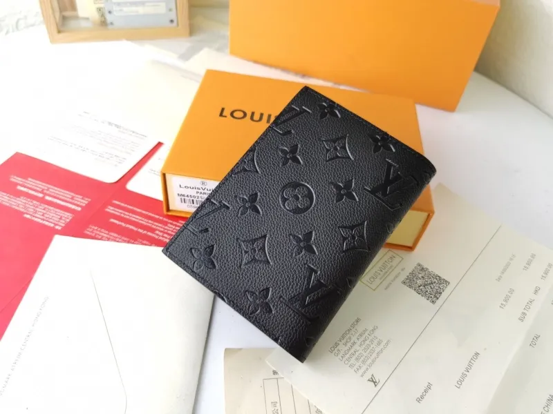Alternative view of LV Wallets-1476