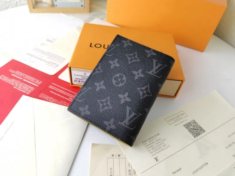 Alternative view of LV Wallets-1478