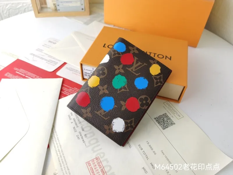 LV Wallets-1483