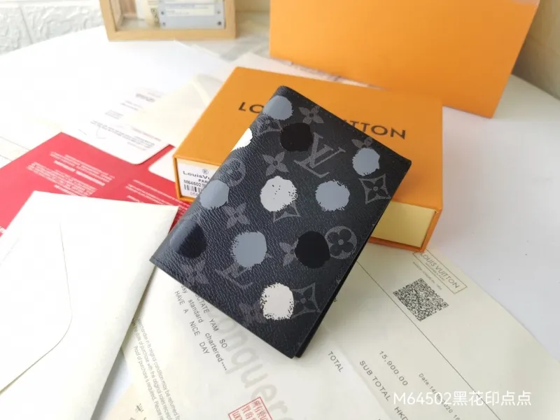 LV Wallets-1484