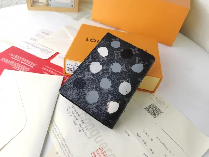 Alternative view of LV Wallets-1484