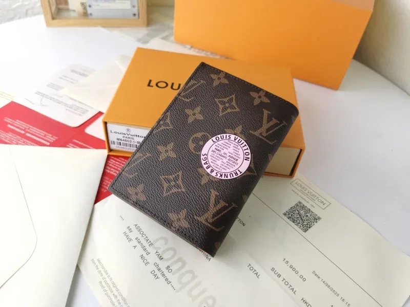 Alternative view of LV Wallets-1486