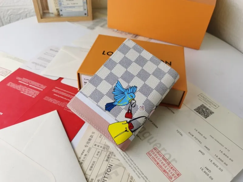Alternative view of LV Wallets-1487