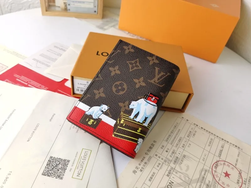 Alternative view of LV Wallets-1491