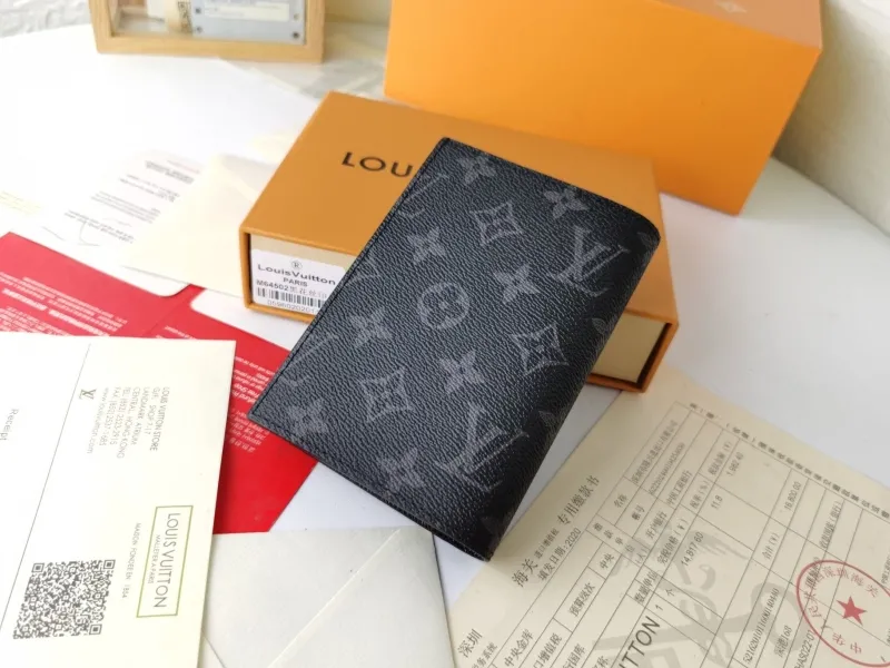 Alternative view of LV Wallets-1492