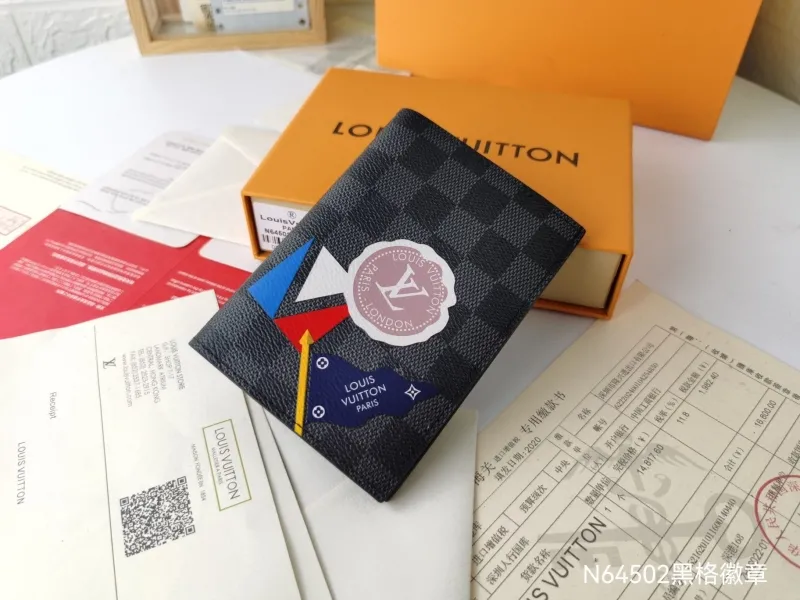 LV Wallets-1494