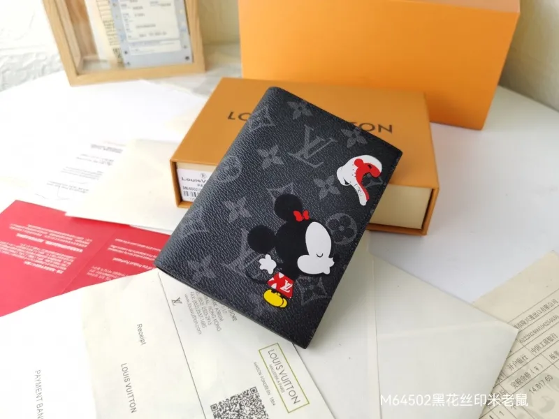 LV Wallets-1498