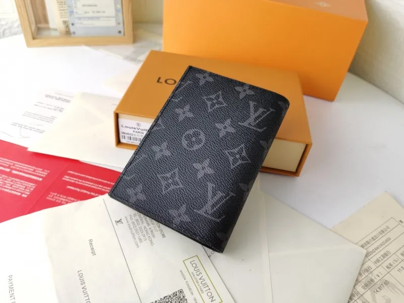 Alternative view of LV Wallets-1498