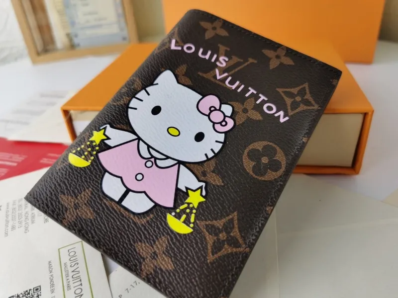 Alternative view of LV Wallets-1500