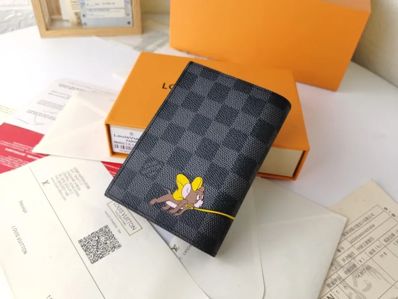 Alternative view of LV Wallets-1501